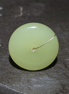 新疆的猫C123110 8.7克，细腻冰透起荧光黄口料平安扣