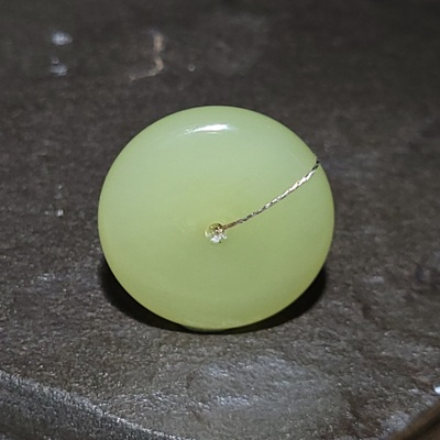 新疆的猫C123110 8.7克，细腻冰透起荧光黄口料平安扣