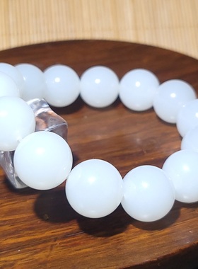 YQ012510   71.3克，直径15mm和田羊脂白玉圆珠手链   新疆的猫