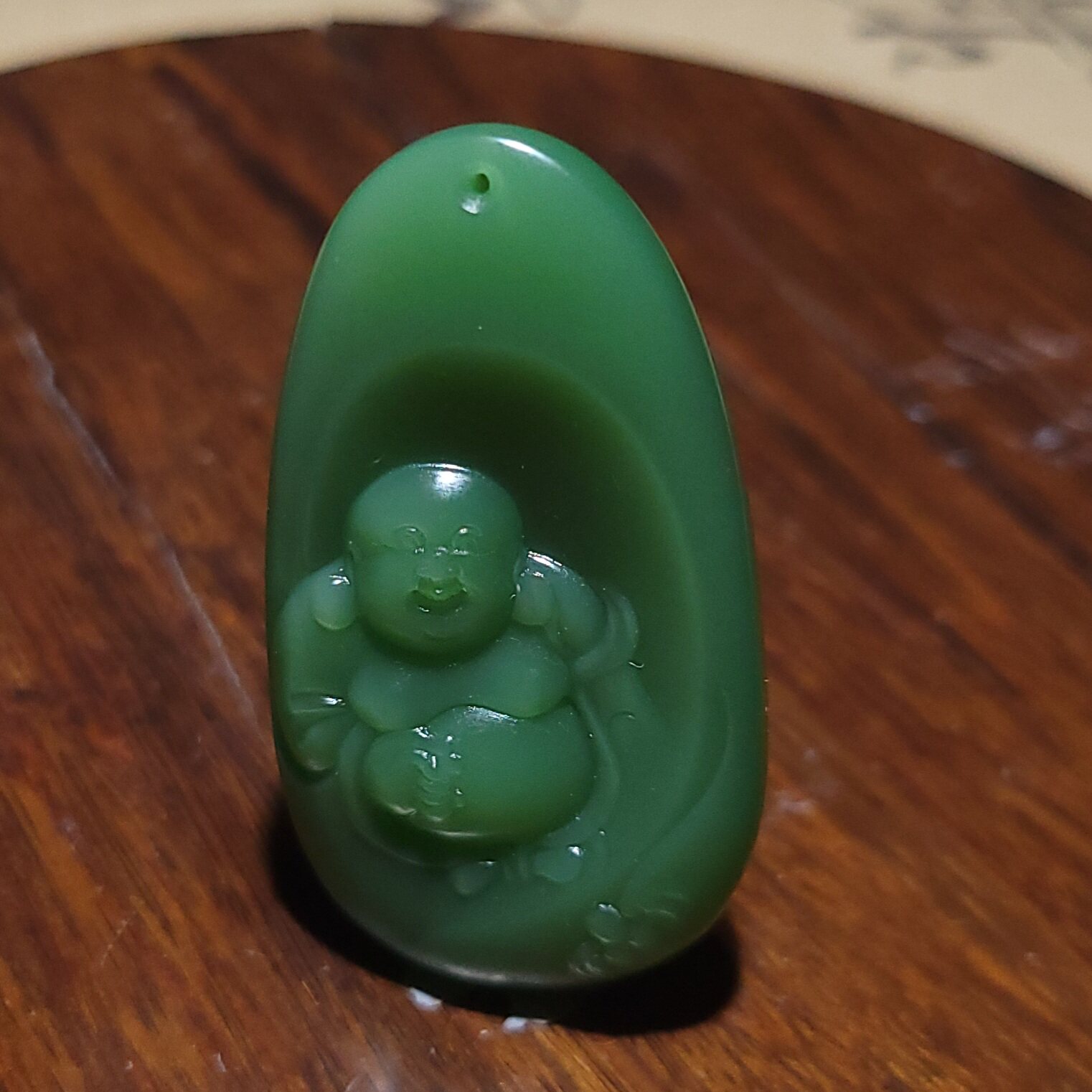 新疆的猫YQ122007 17.1克，玻璃底浓粉绿荧光老坑俄料碧玉佛