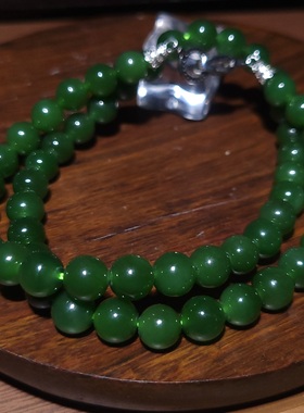 新疆的猫YQ102305 43.5克直径8mm色调浓艳色度纯正菠菜绿碧玉项链