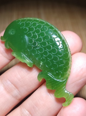 新疆的猫zg112404 11.1克，精美油润的老俄料碧玉鱼挂件