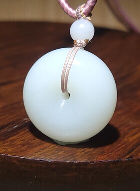 YQ012303 新疆的猫14.5克白度浓郁俄料羊脂白玉平安扣和田玉