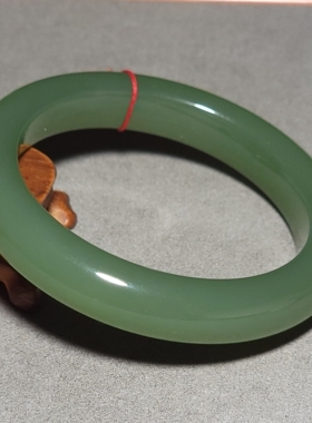 L032806新疆的猫54.4克内径56mm冰透凝膏油脂状冒油湖水绿手镯