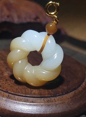 新疆的猫YQ010404 9.2克，油润细腻的新疆且末糖白料糖白玉环