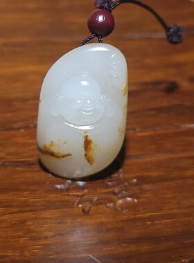 YQ032206  12.9克，精品老红皮和田玉近羊脂白玉籽料佛新疆的猫