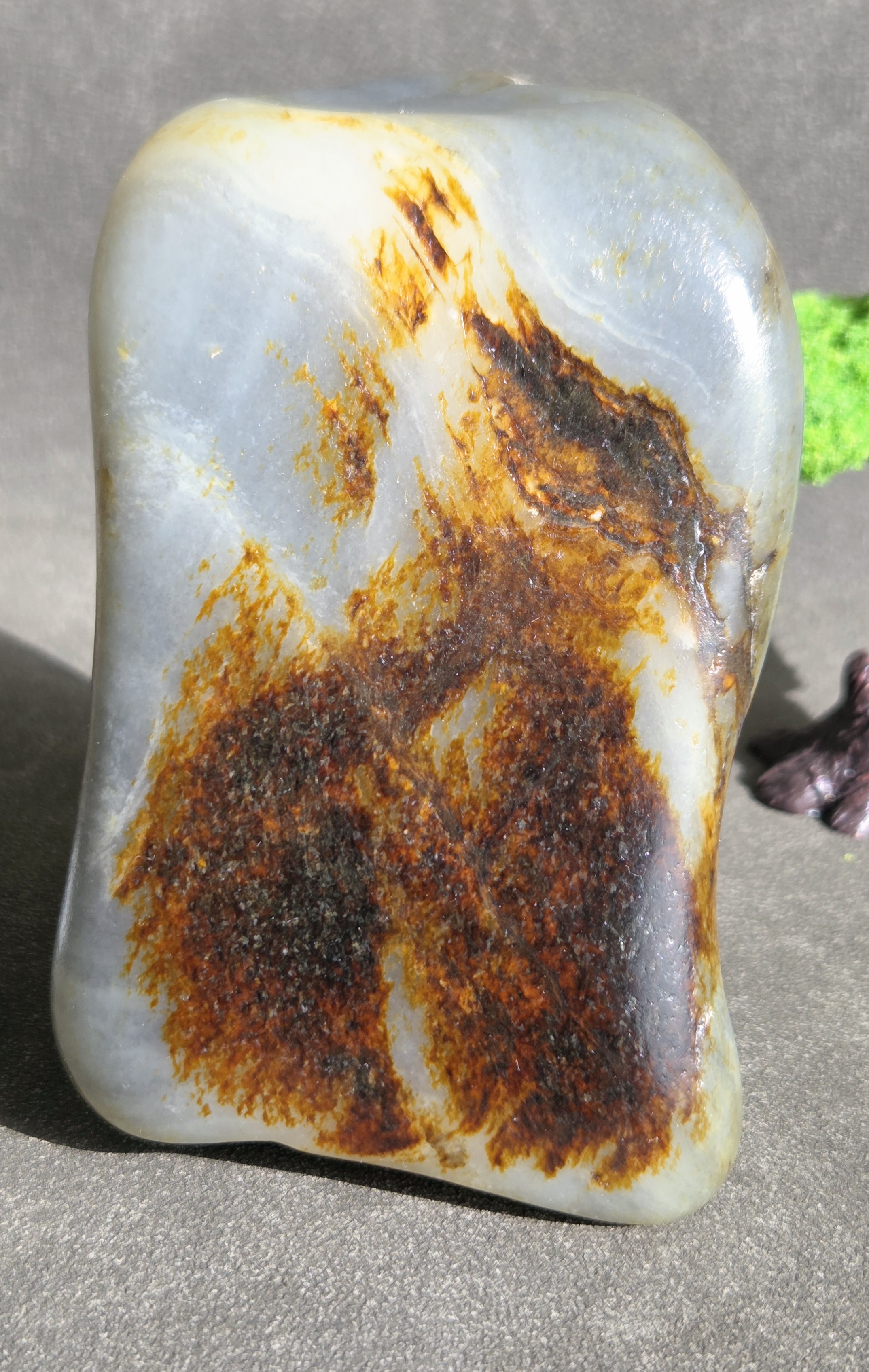 新疆的猫W112106 606.36克，老红皮如龙吐火三棱柱青花摆件玩籽