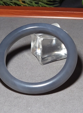 L011601 新疆的猫46.0克内径54mm油性极高的青海烟青玉手镯和田玉