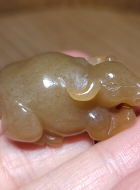 新疆的猫zg103003 20.0克油性很好糖色浓郁的且末糖玉生肖牛雕件