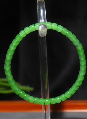 新疆的猫L052604 8.6克直径5-4mm色泽鲜美均匀苹果绿碧玉直切手链