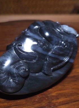 新疆的猫YQ082006 145.0克油性好黑白分明墨玉籽封侯拜相把件