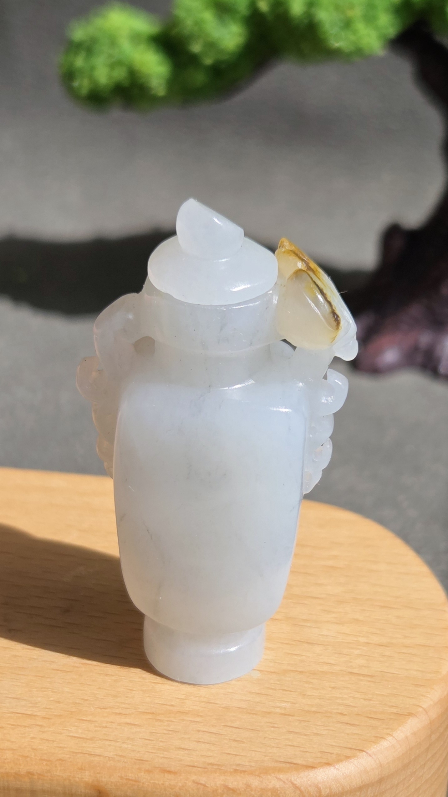 新疆的猫W100204 18.7克，白底飘墨苏工青花籽料宝瓶（保平）