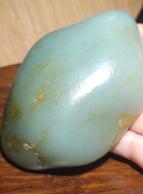 YQ042003 新疆的猫250.2克黄皮超艳美挂翠和田玉高青白玉把件籽