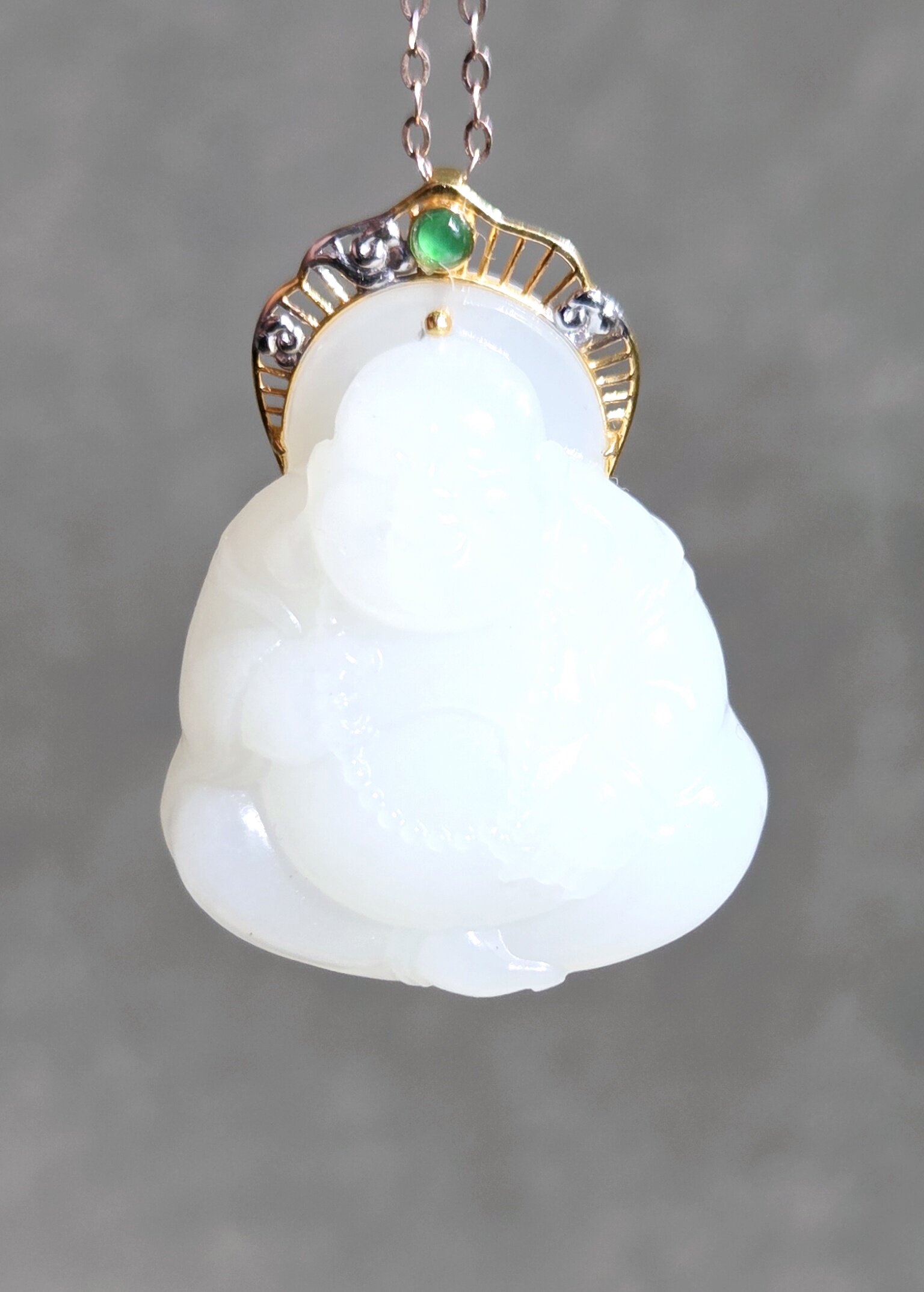 新疆的猫W121103 12.13克，点缀A货翡翠18K金三高羊脂白玉俄料佛