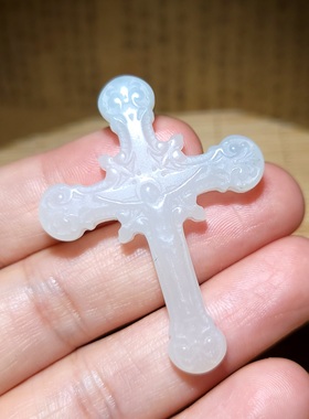 新疆的猫zg010507 7.6克，顶细冰润精雕青海老坑羊脂白玉挂坠