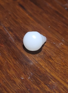 新疆的猫YQ122001 3.7克，细腻老熟油糯细润苏工俄籽羊脂白玉三通