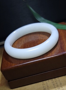 Z031901新疆的猫56.5克R56极浓糯顶细温润高脂份俄料羊脂白玉手镯