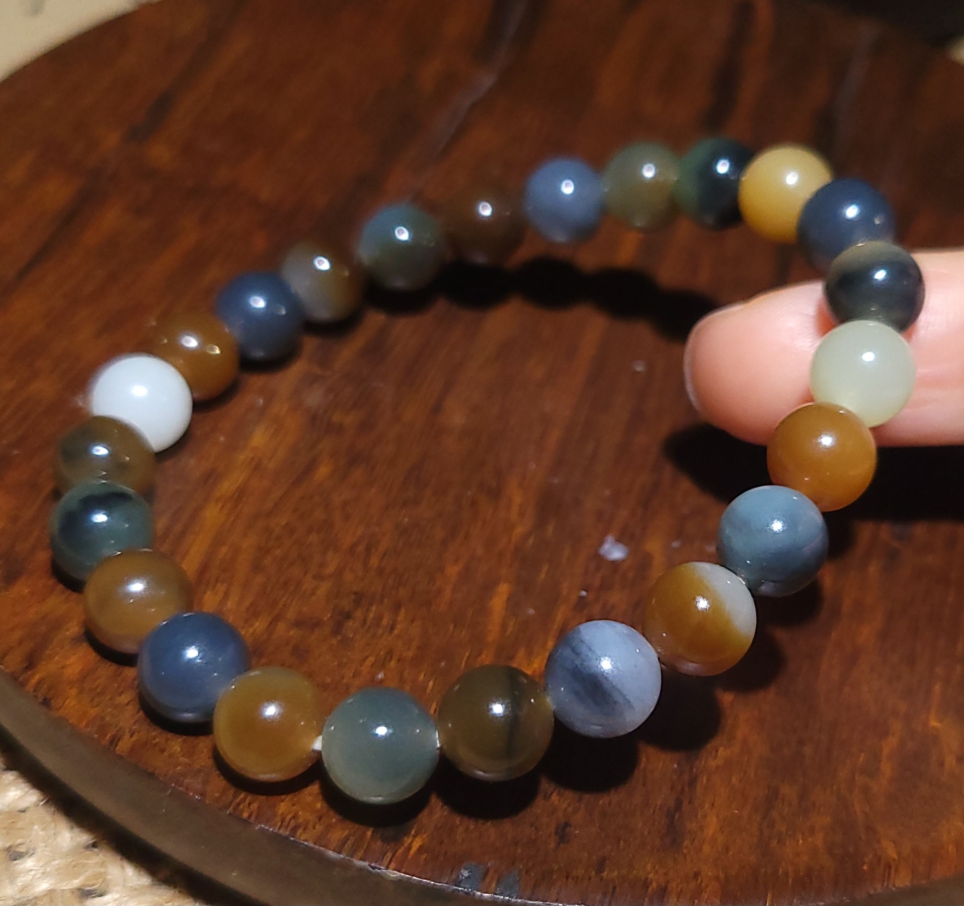 YQ112509 18克，直径8mm肉质细腻油性极高青花楼兰三色籽圆珠手链