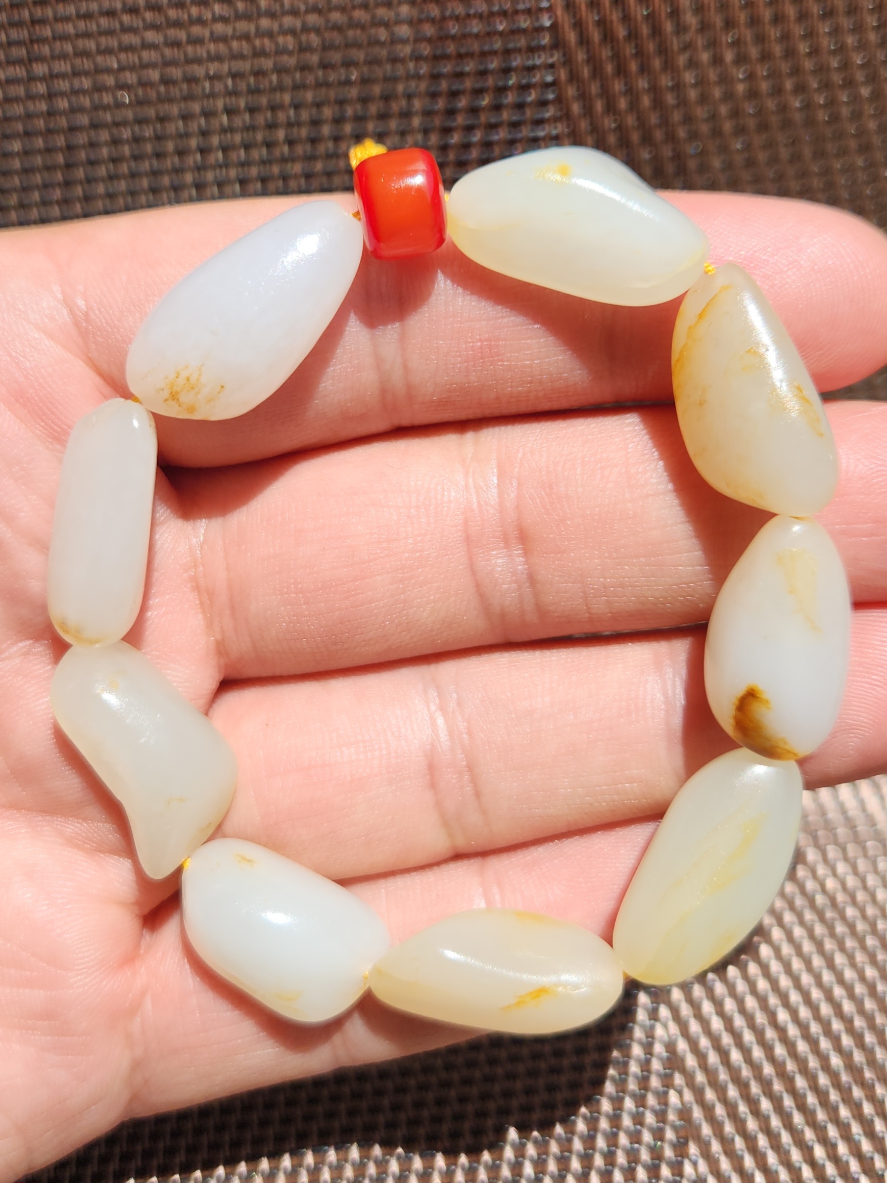 新疆的猫G25070804 35.5克，9粒全原籽视感秀美修长白玉手链