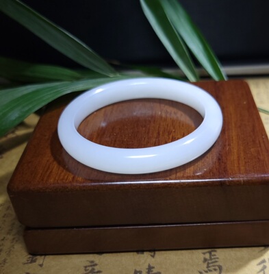 Z030901 新疆的猫30.0克R52特细润高白高脂份俄料羊脂白玉手镯