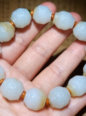 zg031702 新疆的猫59.5克油性很好的俄料糖白玉灯笼珠手串和田玉