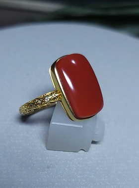 新疆的猫Z121901 3.5克，各指标到顶绝美牛血红南红金镶玉戒指