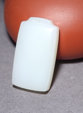 新疆的猫L120205 30.7克肉质特别细腻的青海野牛沟羊脂白玉平安牌