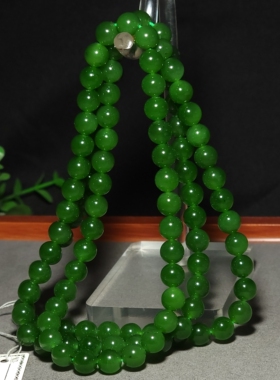 L031904新疆的猫87.4克直径8mm色调亮俄料菠菜绿碧玉圆珠108项链