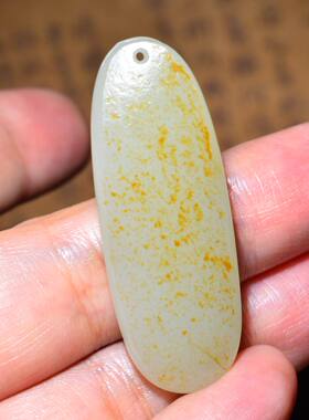 SBH417新疆的猫9.8克红皮熟细高青白玉籽料苏工竹报平安挂件