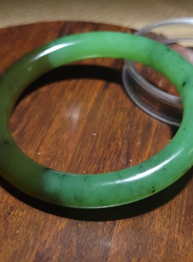 YQ122909 46.4克，内径57mm油润细腻俄料乌兰海碧玉圆条手镯