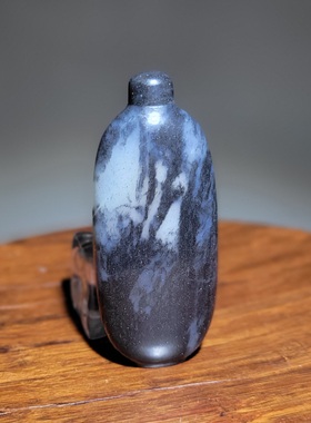 新疆的猫C123004 22.9克，墨白交织有美感的青花籽料鼻炎壶