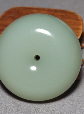 新疆的猫L102505 44.7克，高脂粉油膏料的且末青白大平安扣