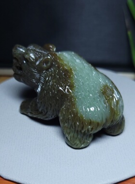 Z020403 新疆的猫97.9克早期顶细冒油俏色糖包且末蓝和田玉大熊