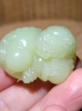 zg011502新疆的猫36.4克冒油凝脂状且末黄口玉招财貔貅把件和田玉