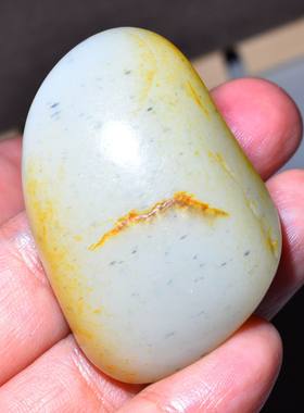 新疆的猫44.0克，细润致密稍有修型墨点均匀的白玉点墨籽CD43