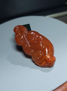 Z012702 新疆的猫12.9克，特细特油色泽极浓艳玫瑰红南红福如意