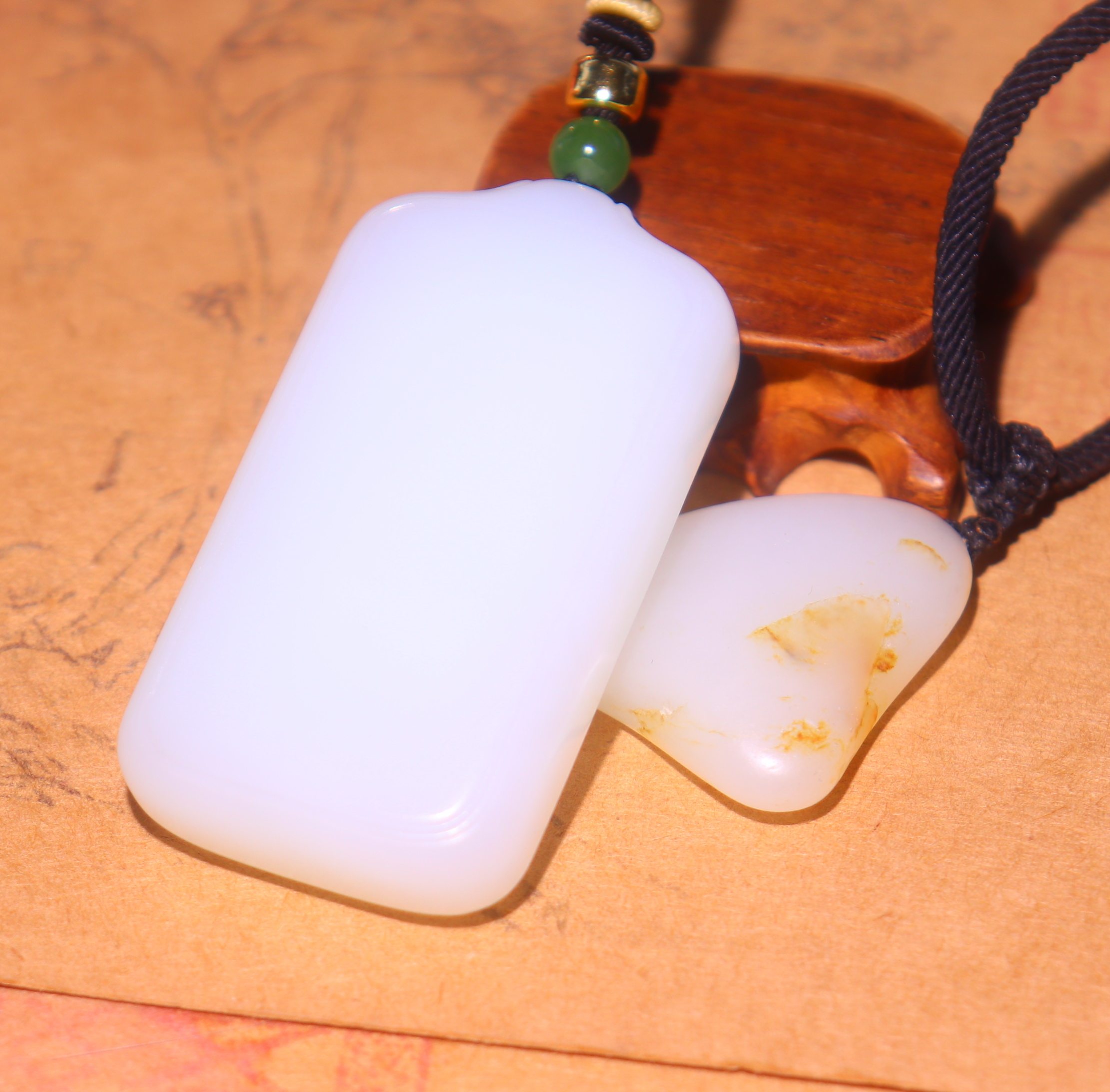 9克,野牛沟浓白熟糯高白羊脂平安无事牌