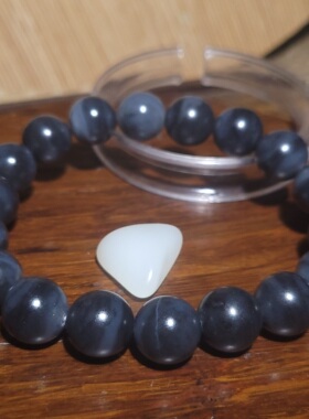 YQ032914  44.0克，12m特油白玉底墨玉籽料手串臻品，新疆的猫