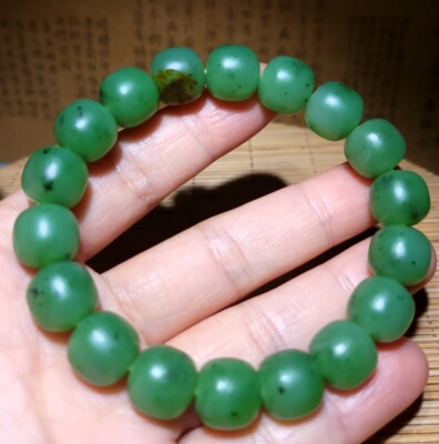 zg031004 新疆的猫51.9克油亮满色均匀俄乌兰海碧玉老型珠手串