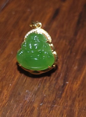 新疆的猫YQ112003 3.0克脂粉度高油性突出苹果绿碧玉金镶玉佛雕件