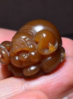 新疆的猫JJ101708  12.1克，糖色惊艳且末红糖玉发财猪挂坠