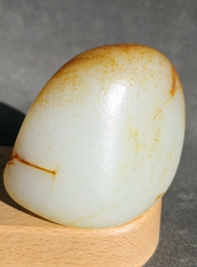 新疆的猫W121002 136.18克，胶糯特艳红皮近三高白玉手把玩籽