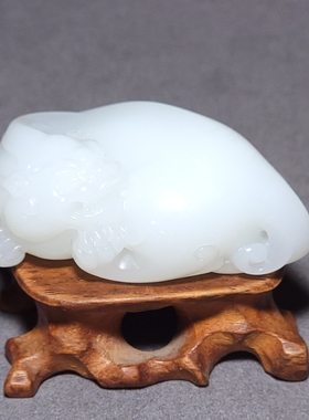 L111305 40.6克，高白高细润度极高的青海野牛沟羊脂白玉貔貅雕件