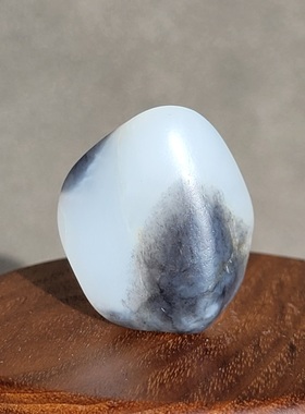 新疆的猫C121504 18.1克，黑白分明白如羊脂的青花玩籽