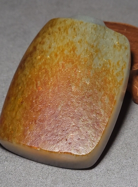 新疆的猫L122401 92.2克肉质细腻油性极高的满面皮青花籽料平安牌