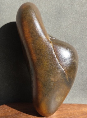 新疆的猫G112901 672.4克，135/66/60mm，克价19捡漏浓郁大块红沁