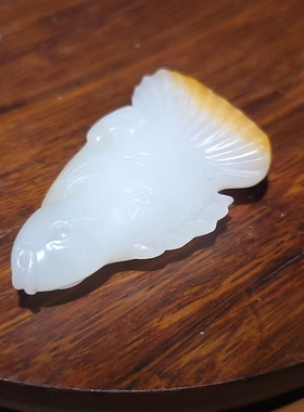 新疆的猫YQ102204 17.0克，表面撒金皮金黄亮眼的羊脂白玉籽鱼