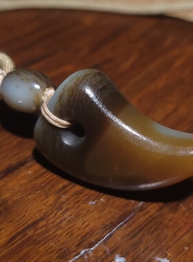 YQ030703新疆的猫19.7克细腻油糯古韵且末老料糖白随形挂件