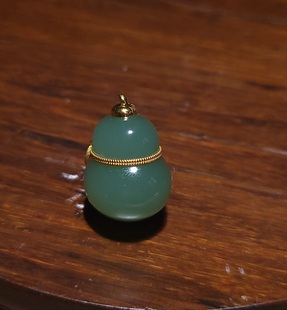 新疆 24.0克脂粉浓郁18金镶嵌鸭蛋青碧玉宝葫芦 猫YQ092805