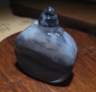 YQ121605 53.0克黑白分明意境感十足的工艺精致青花籽料鼻烟壶